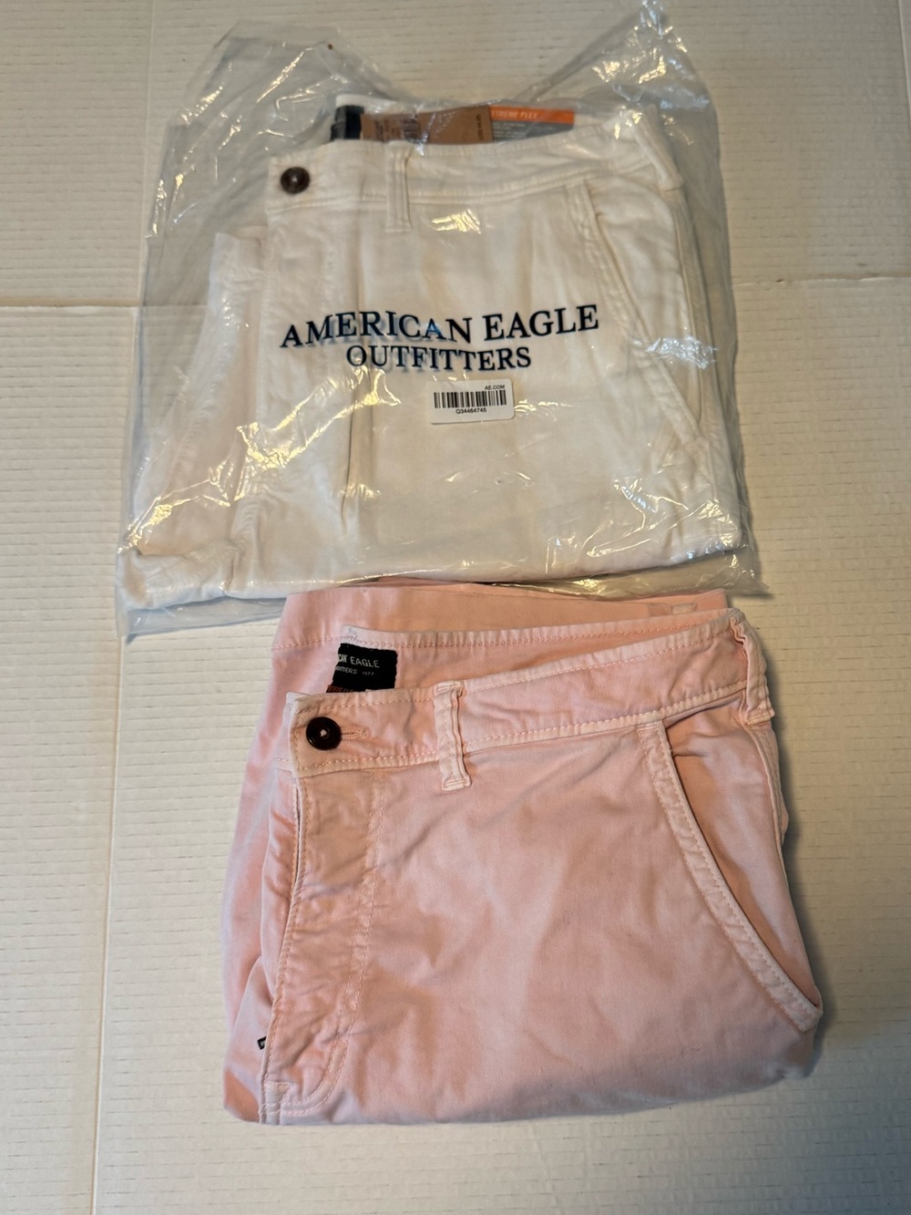 American Eagle men’s  Pink and white Shorts lot bundle of 2 34 waist flex
